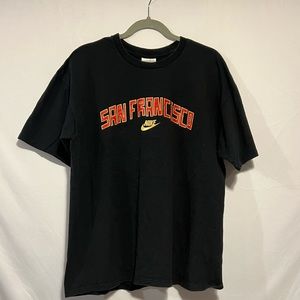 Mens Adult Large, Black Nike T-Shirt.